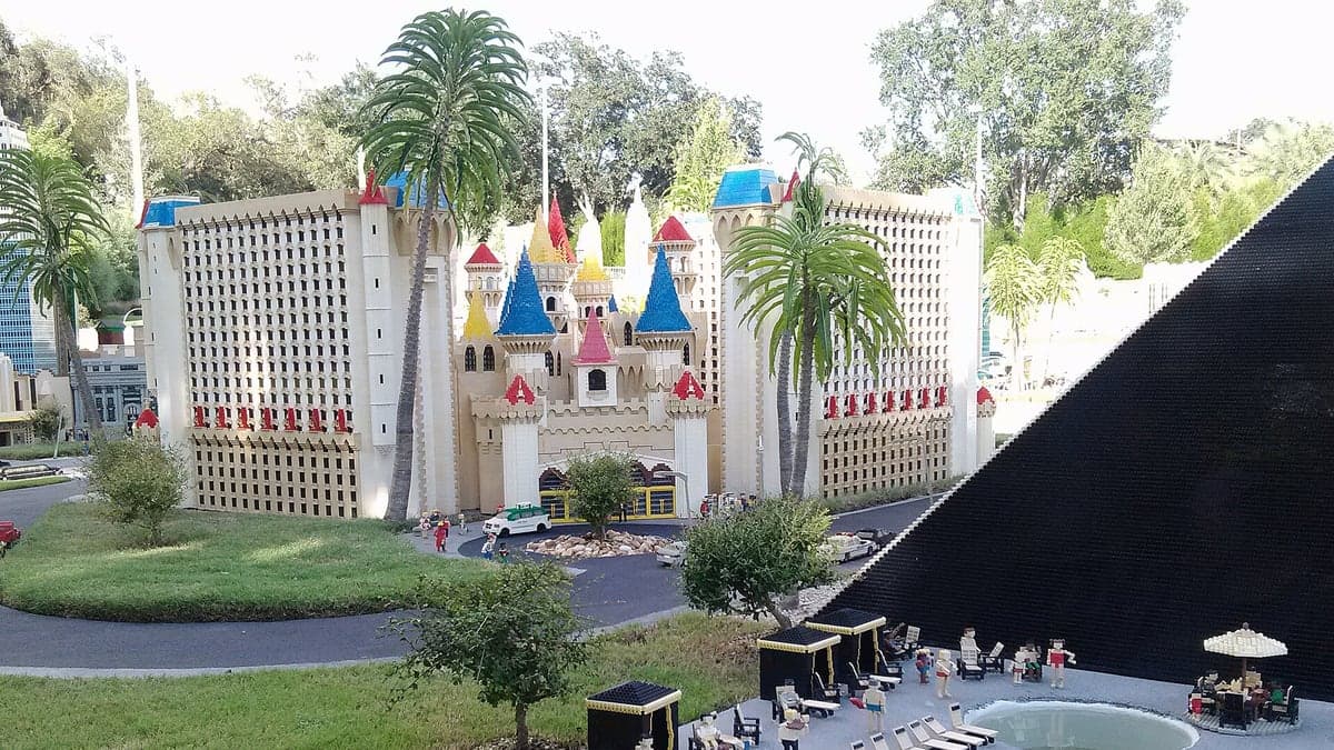 Construções de castelo e pirâmide feitas com peças de Lego no parque Legoland Florida, com palmeiras e miniaturas ao redor.