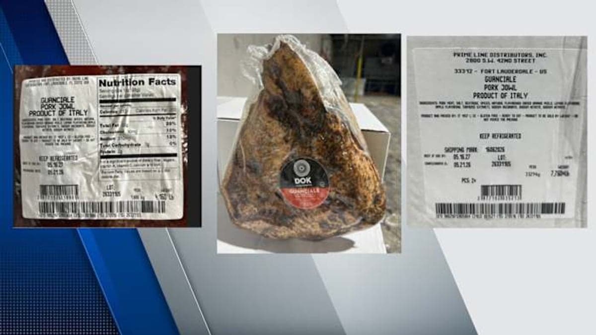 Seção refrigerada de carnes em supermercado na Flórida com embalagens de carne de porco curada nas prateleiras